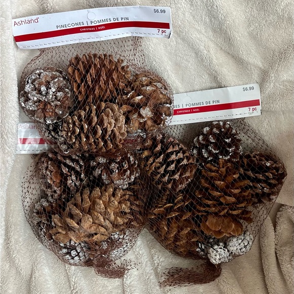 Pine cones (NWT) 3 pkg of 7pc = 21 pc cones - home decor - Picture 6 of 13